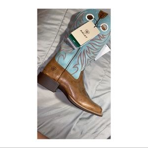 BRAND NEW Women’s Arias Square Toe Boots!